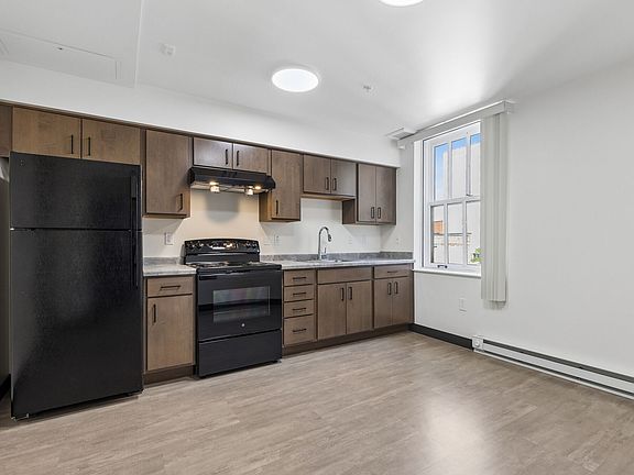 2nd image of 411 Mulberry St #413
