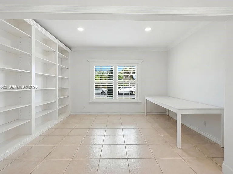 16530 Lake Tree Dr — Photo 33