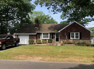 46 Freeman Ave, Islip, NY 11751