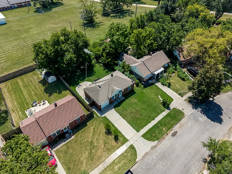 1712 N Belmont Ave — Photo 38