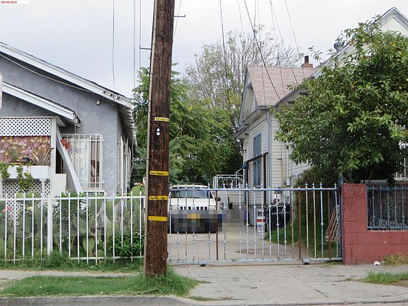 4th image of 1923 E 111th St