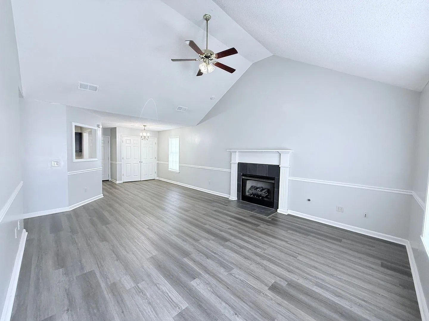 1006 Creekside — Photo 2