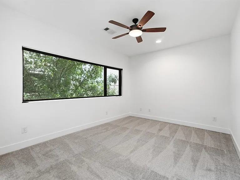 2338 Commerce St — Photo 23