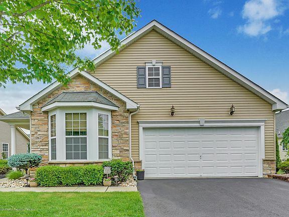 3rd image of 217 Enclave Blvd