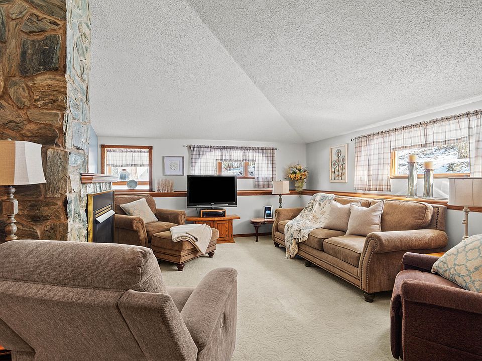 ホームビデオ　Pansoninc 2444 Hogback Hl, Mineral Springs, PA 16855 | Zillow