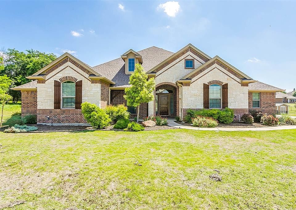 1st image of 521 Parker Oaks Ln