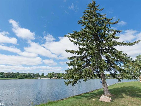4th image of 49379 Au Lac Dr E