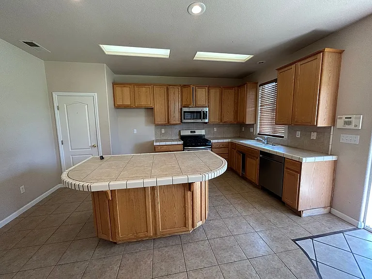 3716 E Vassar Ct — Photo 5