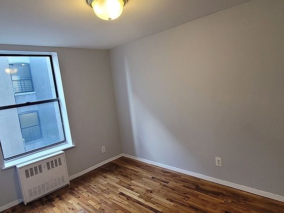 5th image of 926 Bronx Park S APT 5B