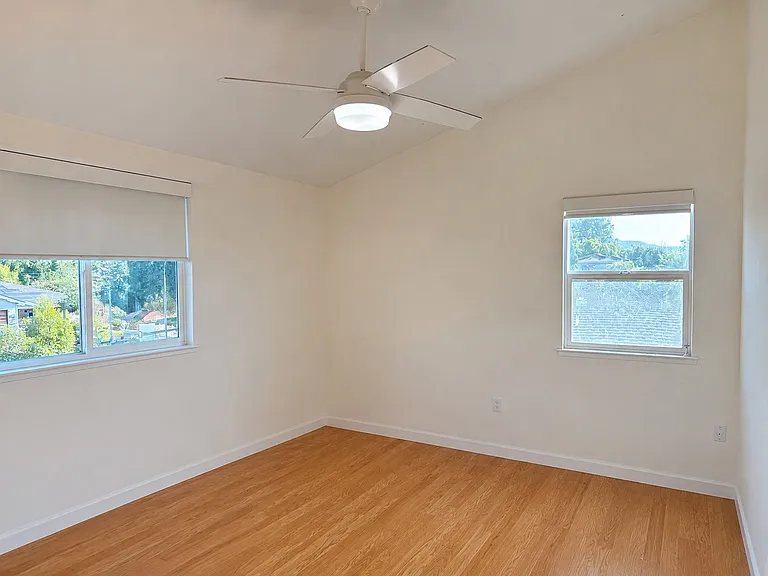 1079 Durham Ct — Photo 15