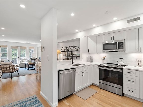 3rd image of 27-27R West St #13