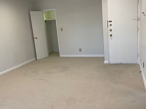 4th image of 729 Broad Ave APT 6A