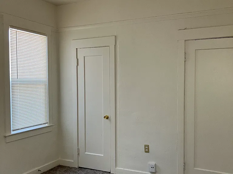 1112 Walnut St #8 — Photo 10