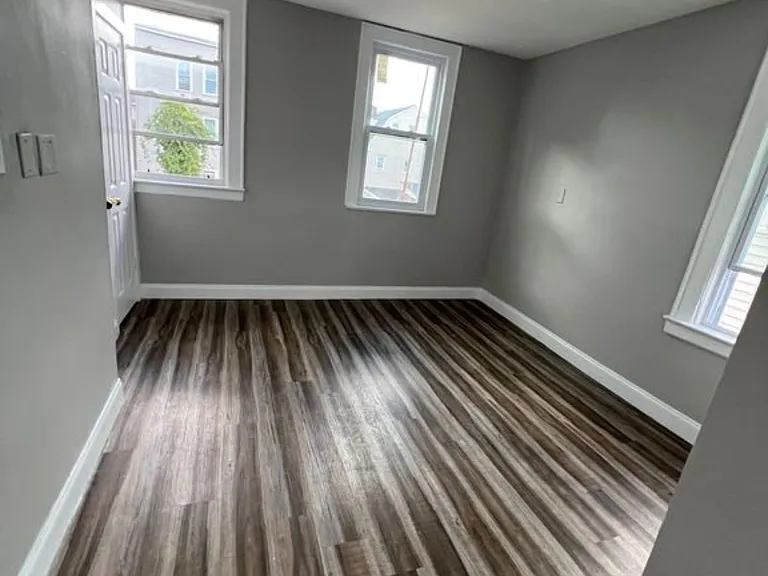 757 S 16th St #2F — Photo 3