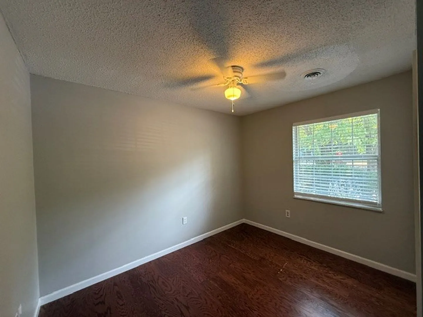 Great Northwest Location 2 Bdrm / 2 Bath Townhouse — Photo 2