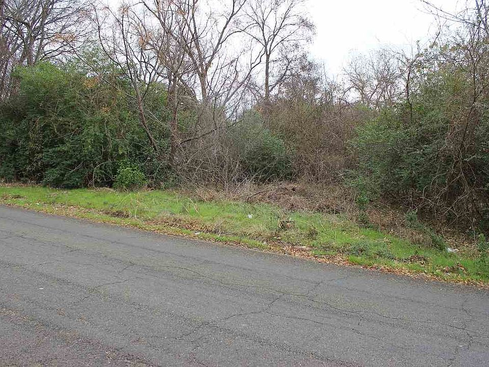 1st image of 302 E Lake Dr