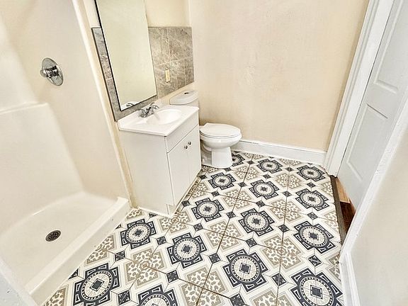 5th image of 29 W Bank St #B