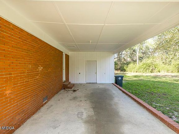 5th image of 918 Henderson Rd