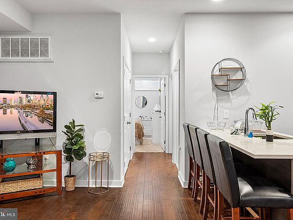 4th image of 1216-18 N 5th St #8