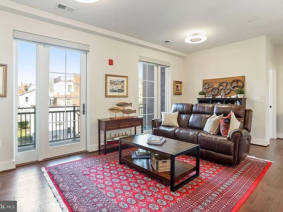3rd image of 1411 Key Blvd #501