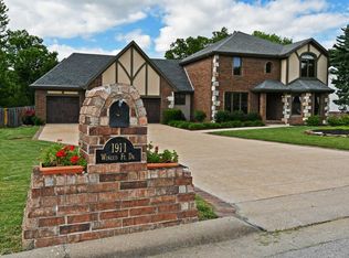 1911 Winged Foot Dr, Nixa, MO 65714
