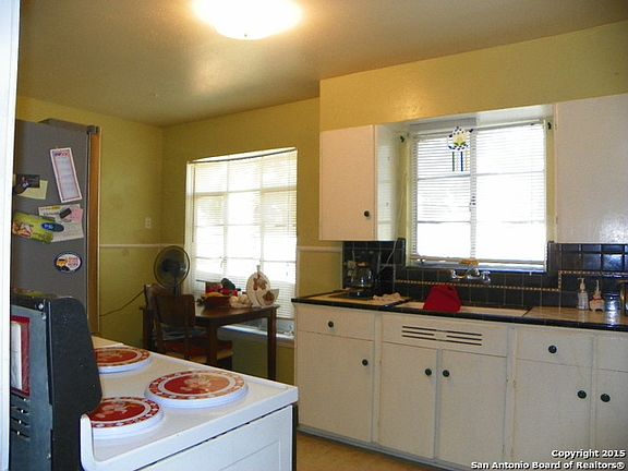 3rd image of 427 Savannah Dr