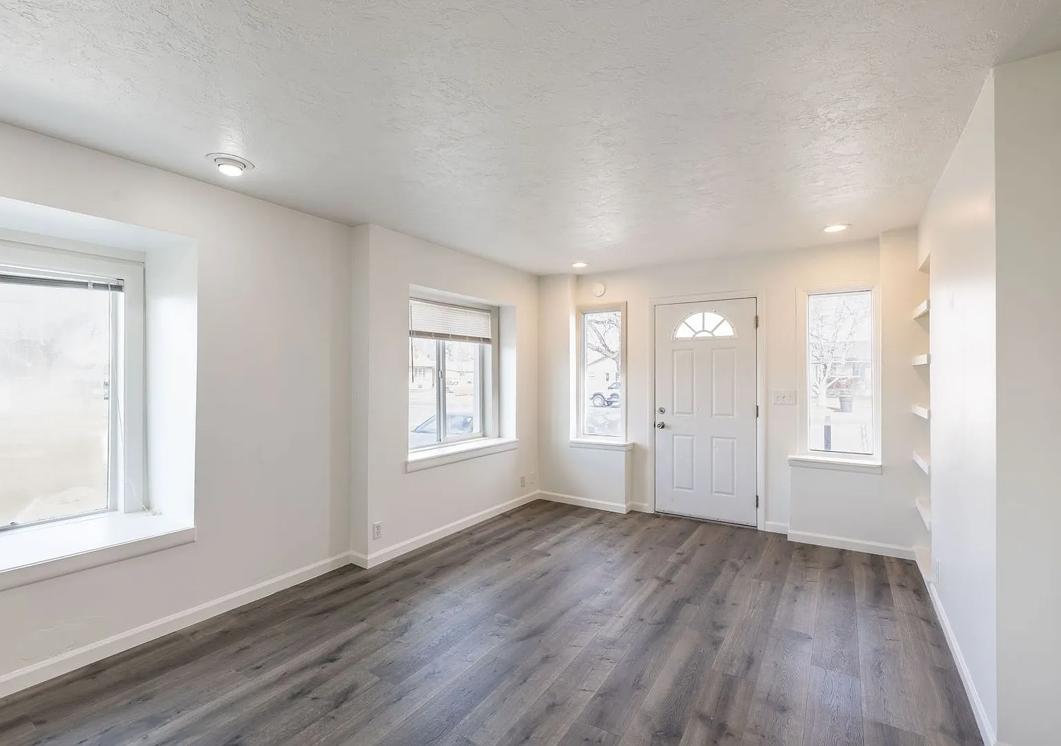 Newly Remodeled 3 Bed + Bonus Room, 1 Bath home in Rexburg, Fully fenced yard — Photo 3