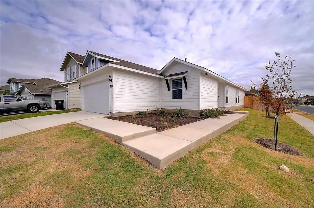 Building Photo - 108 White Dunes Dr