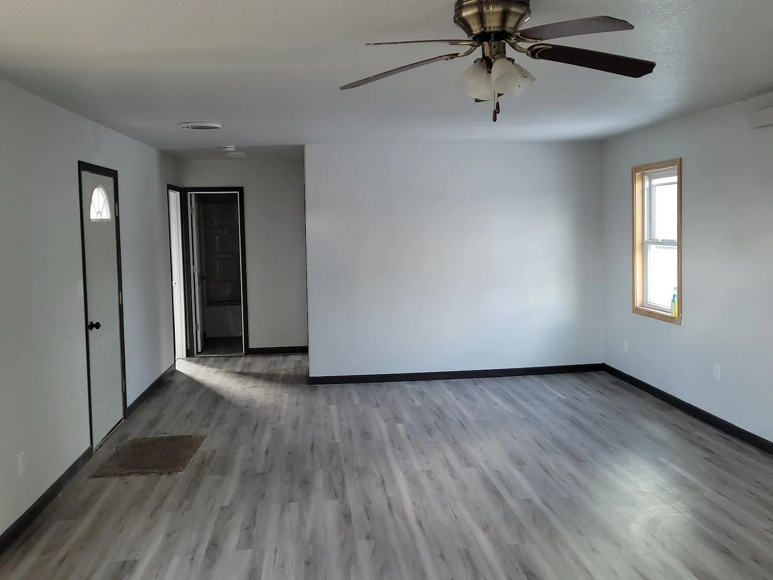 2 bed, 922 sqft, $1,400 — Photo 2