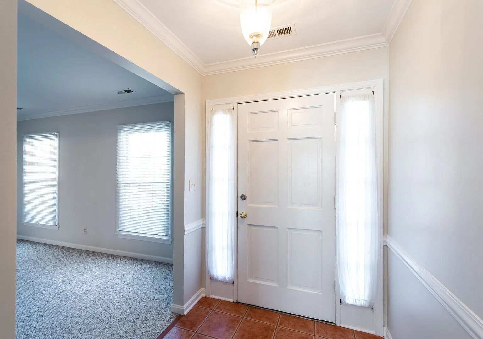 Awesome Ranch home in Gaslite Estates — Photo 2