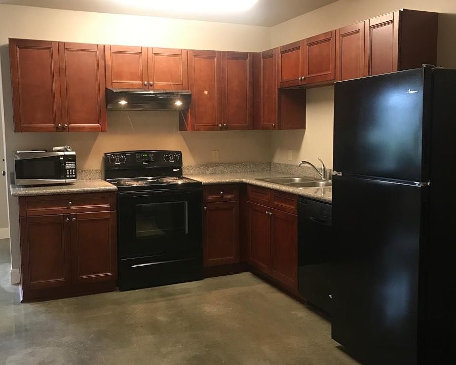1st image of 711 Bergerie St