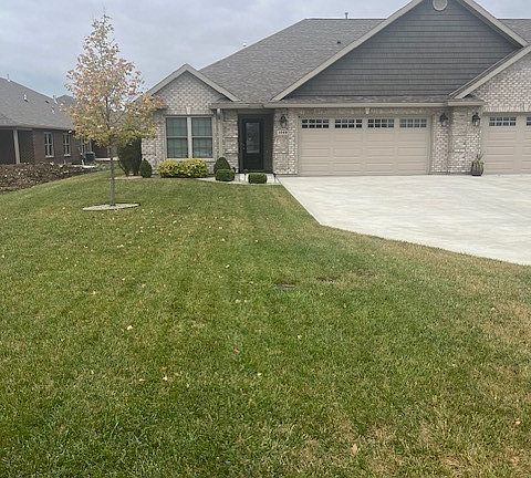2nd image of 1049 Sunrise Ln