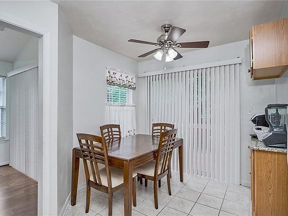 4th image of 113 Poplar Grove Cres