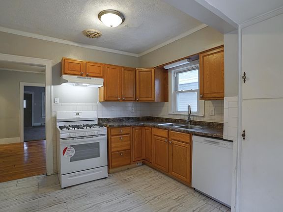 5th image of 1206 Oakland St