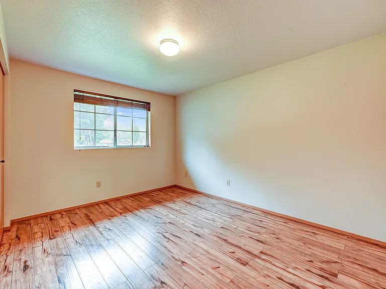 Bedroom, No Carpet!