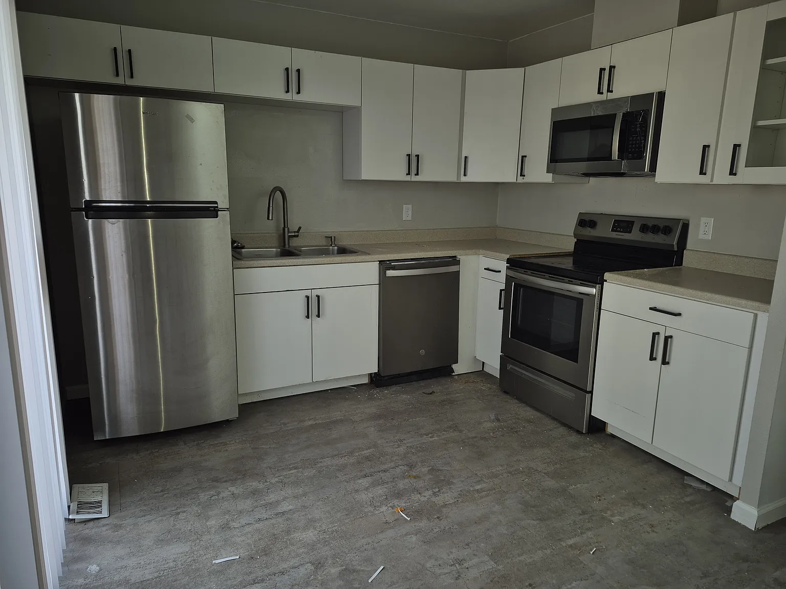 3 bed, 1800 sqft, $2,450 — Photo 2