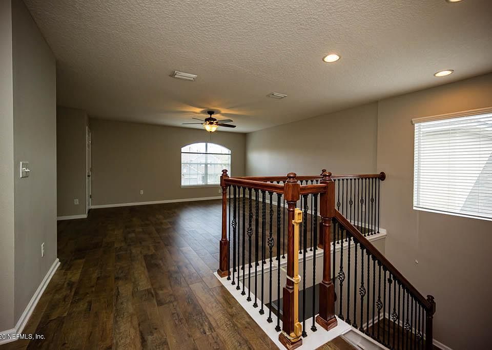 1st image of 107 Cresthaven Pl