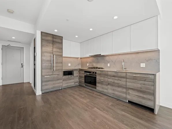 1045 Austin Ave #1203, Coquitlam, BC V3K 3P5