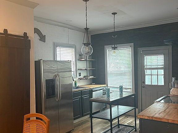 5th image of 102 W Duffy St