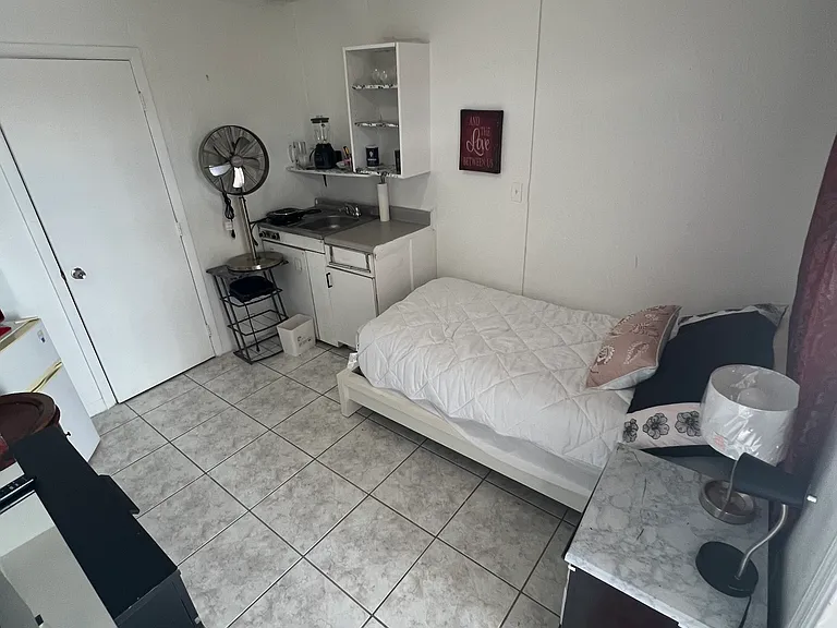 2921 SW 36th Ct #2 — Photo 5