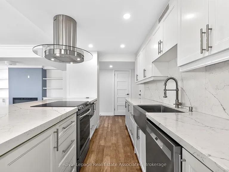 39 Stavebank Rd W #404 — Photo 6