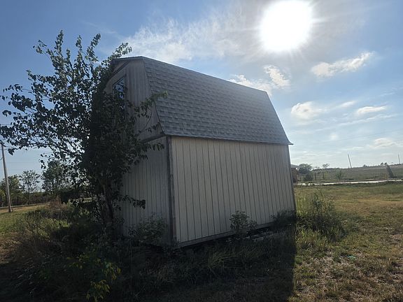 3rd image of 35070 E 115th Rd