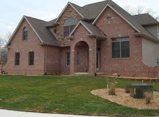 110 Oakridge Ct, East Peoria, IL 61611