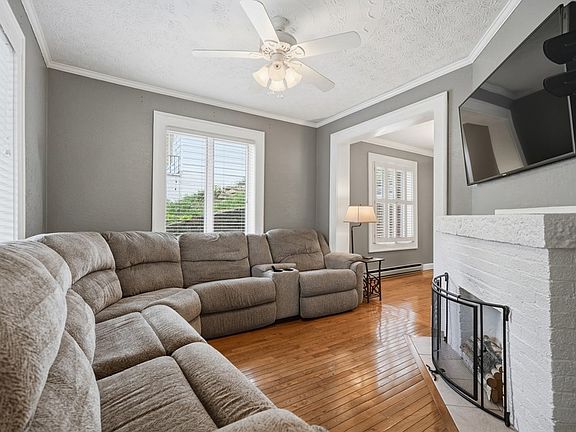 4th image of 537 Oak Ave NW