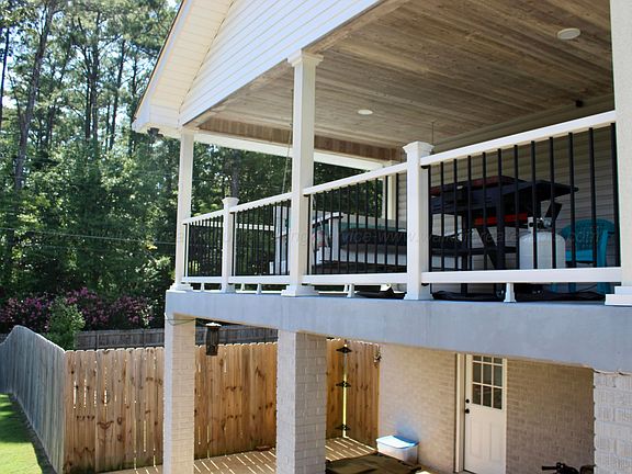4th image of 365 Riviera Rd