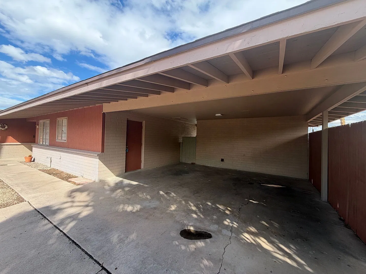 Tempe 4BR Single-Family Home with Private Pool, RV Gate & 2-Car Carport First Month FREE! — Photo 2