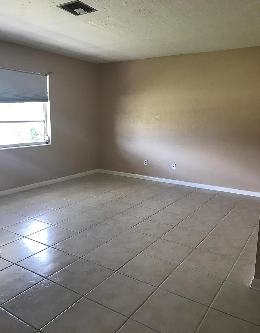 2 bed, 1010 sqft, $1,300 — Photo 2
