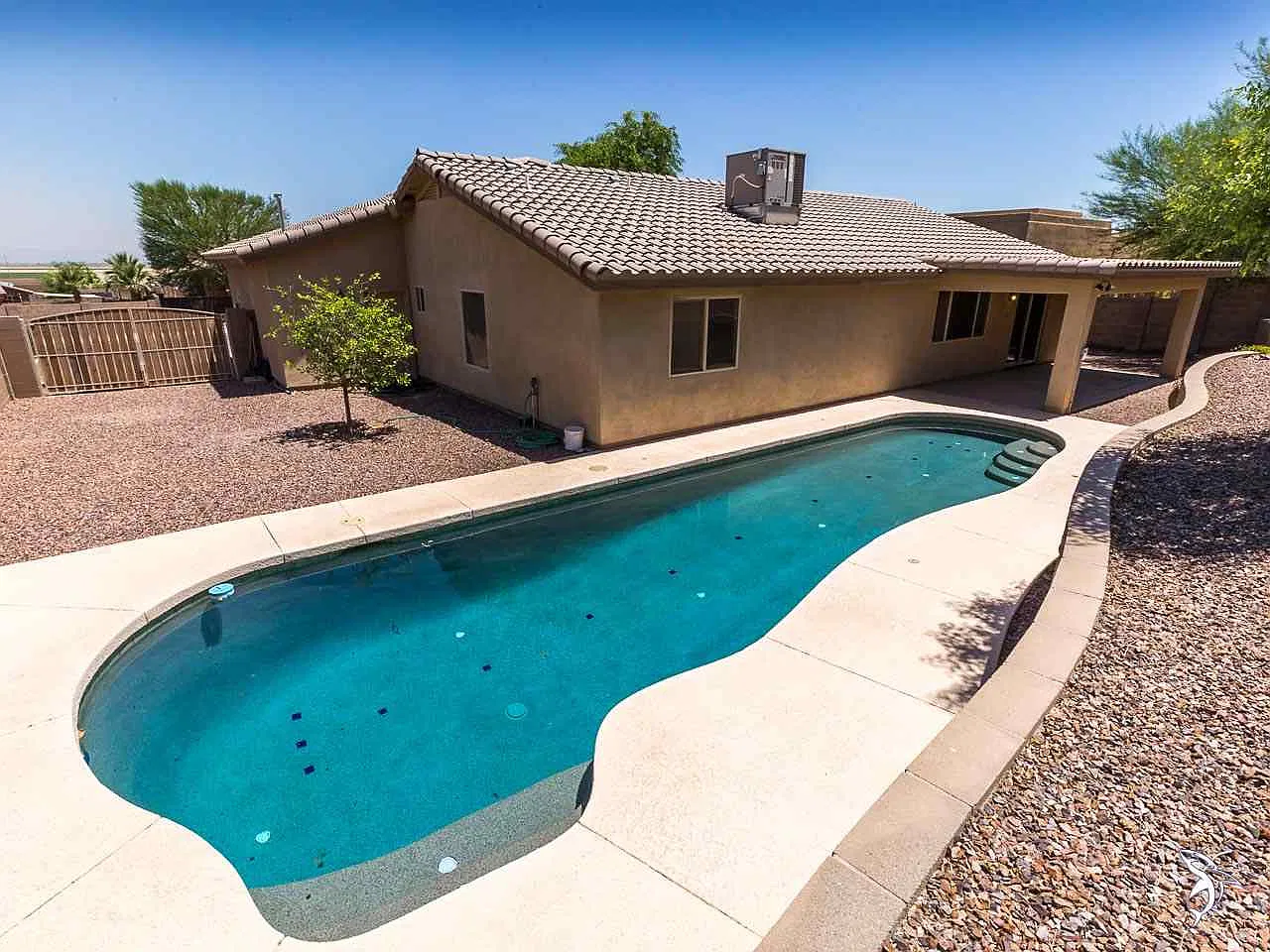3 bed, 2.0 bath, 1648 sqft, $2,100 — Photo 4