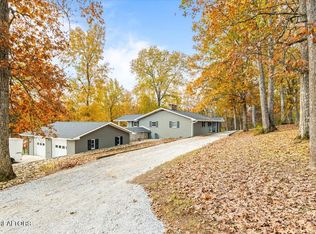 496 Shawnee Dr, Jacksboro, TN 37757