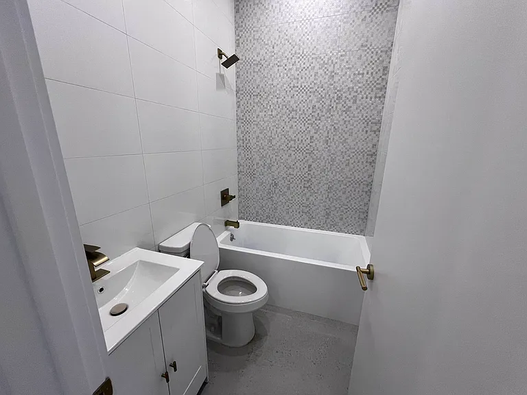 3052 Fulton St #2 — Photo 8